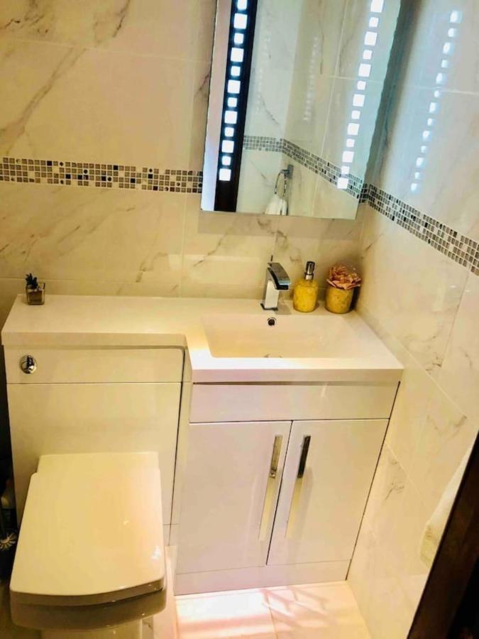 Beautiful 4-Bed Villa In Glasgow Zewnętrze zdjęcie